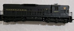 HO Athearn PRR SD-9 EMD Powered Diesel RD # 7607- For Parts