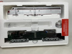 HO scale Proto 2000 CB&Q Burlington E8/9 Diesel Locomotive no 8046