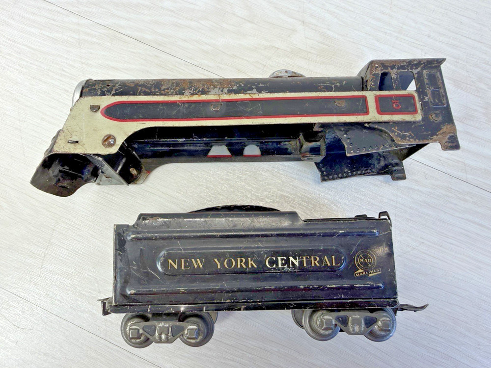 Marx Pressed Steel Streamlined Steam Locomotive # 5 Shell w NYC Tender