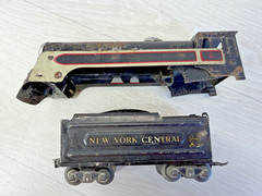 Marx Pressed Steel Streamlined Steam Locomotive # 5 Shell w NYC Tender