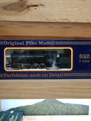 Piko – older HO 0-8-0 steam loco w/tender DC – item #5/6302/071 – NEW