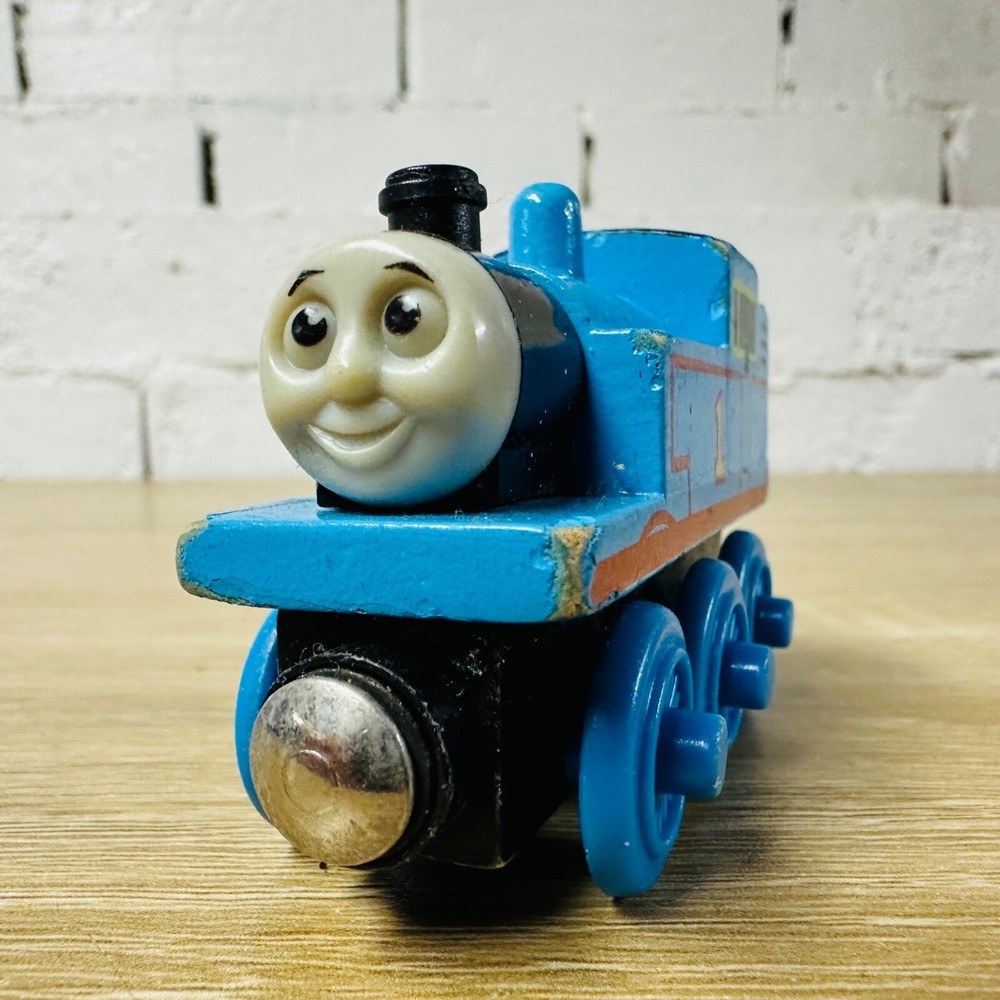 Thomas 2002 – Thomas the Tank Engine & Friends Wooden Railway Magnet Trains