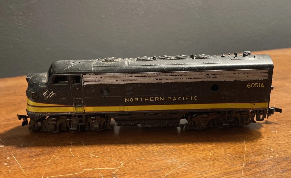 Vintage HO Northern Pacific F Unit Diesel 6051A Flywheel Motor Metal Body Runs