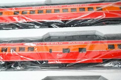MTH Southern Pacific 5-Car 70’ ABS Streamlined Passenger Set #20-6523 | O Scale