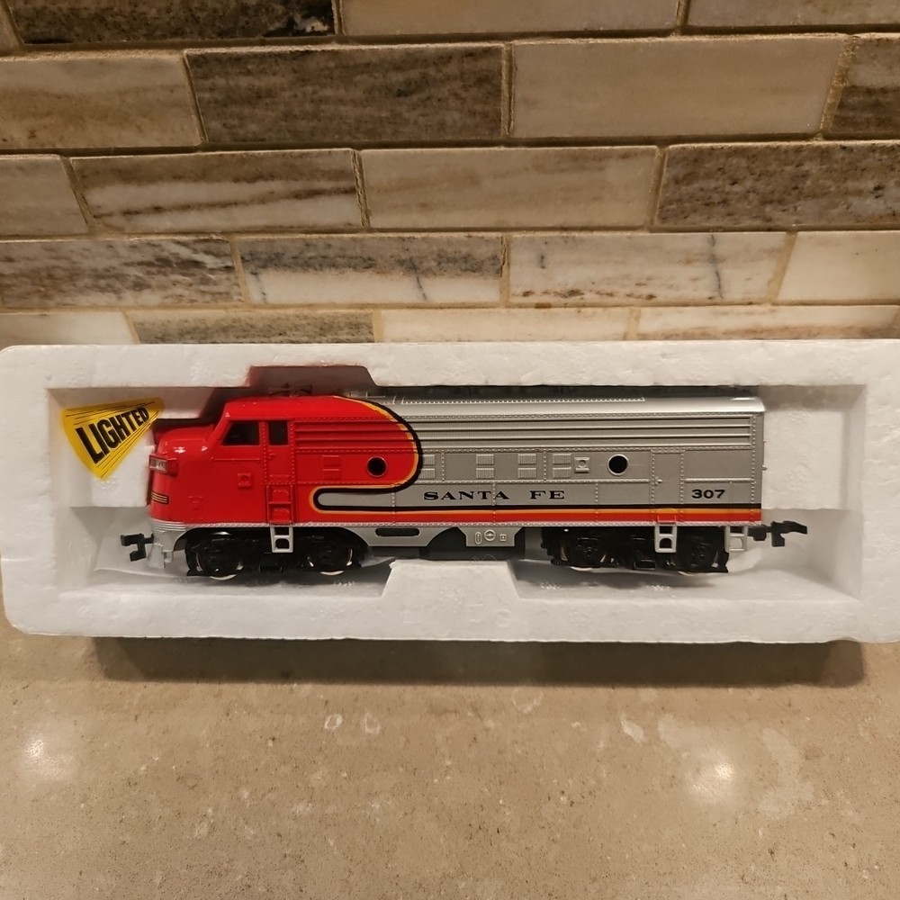 Bachmann Ho Santa Fe Powered Locomotive EMD F9 Diesel #307 LN Styrofoam No Box