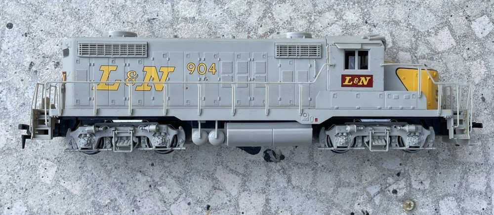 HO Life-Like L&N #904 GP Locomotive