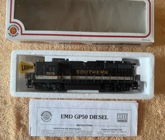Bachmann HO EMD GP50 High Nose Locomotive Southern RY – parts