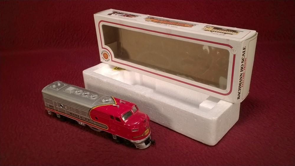 HO BACHMANN #307 SANTA FE WARBONET RMD F9 DIESEL LOCOMOTIVE – VG IN ORIG BOX