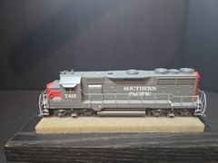 Athearn Ho Scale Southern Pacific GP35 Locomotive 7415 See Details & Pictures!