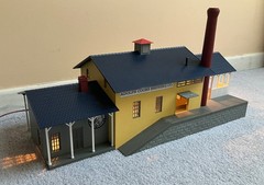 MTH 30-90220 yellow Coors Brewing Co. Brewery O Gauge AS IS NO SMOKE READ