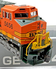 N KATO 176-7114 GE AC4400CW BNSF # 5656