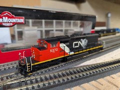 CS INTERMOUNTAIN GMD SD40-2W: CN CANADIAN NATIONAL CNNA MAP #5272 – ITEM #49304