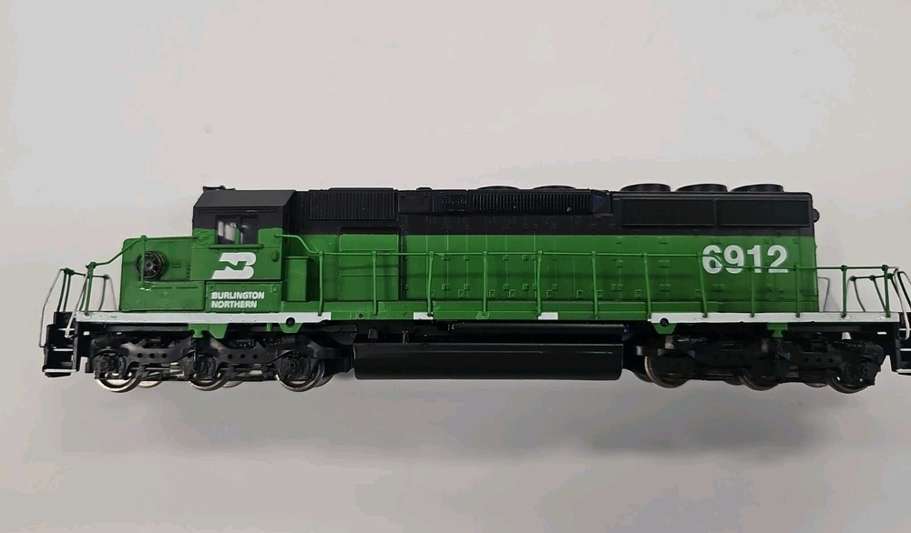 Athearn HO Scale Blue Box SD40-2 Burlington Northern BN 6912 Runs Well.