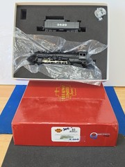 BROADWAY LIMITED HO 85 SANTA FE &SF 2-10-4 PTD & LETTERD 3829 STEAM ENGINE READ