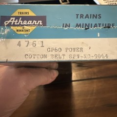 Athearn 4761 Cotton Belt No. 9664 HO GP60 Powered Locomotive NIB
