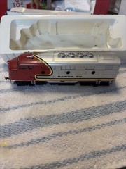 Vintage Model Power Ho Santa Fe Diesel Locomotive, Red & Silver, 6730 * B88