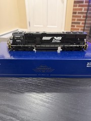 ATHEARN GENESIS NORFOLK SOUTHERN SD60e with ESU Loksound V5 6917