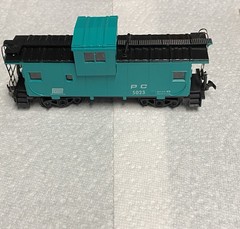 Mixed lot of HO Mantua F7 & Athearn Hi-Cube & Caboose