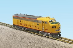 Usa Trains R22381 UNION PACIFIC F7 A UNIT YELLOW/GRAY#1468