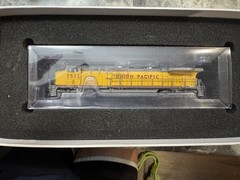 Paragon Rolling Thunder 3552 GE ES44AC UP#8104