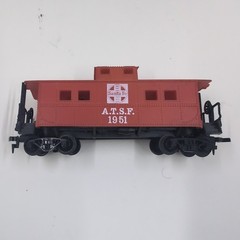 Life-like HO Scale ATSF #98 Santa Fe 0-4-0 Engine + Flat Car Trailers + Caboose
