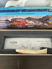 Athearn 4619 GP38-2 Powered BNSF – Green Orange 2099 HO NOS