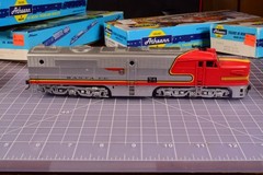near TrkRdy 14.9 oz Good Working Condition Santa Fe PA1 Warbonnet 6 axle 2ND