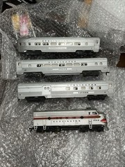 Lionel Passenger Burlington Cars And Locomotive. Untested