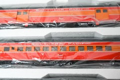 MTH Southern Pacific 5-Car 70’ ABS Streamlined Passenger Set #20-6523 | O Scale