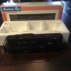 Vintage 1980s Pre-Owned New York Central GP-9 Diesel Locomotive 4-8552