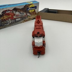 Athearn Frisco Locomotive HO GP38-2 Powered #671