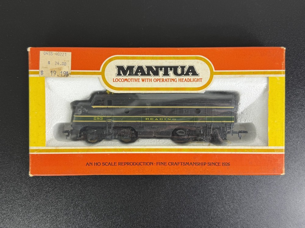NEW Mantua HO Scale Reading F7 Diesel Locomotive w/ Operating Headlight 402-21