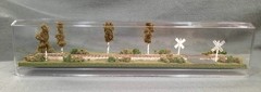 HOn3 SCALE 16″ SINGLE TRACK-NARROW GAUGE-“RR CROSSING SUMMER SCENE” DISPLAY CASE