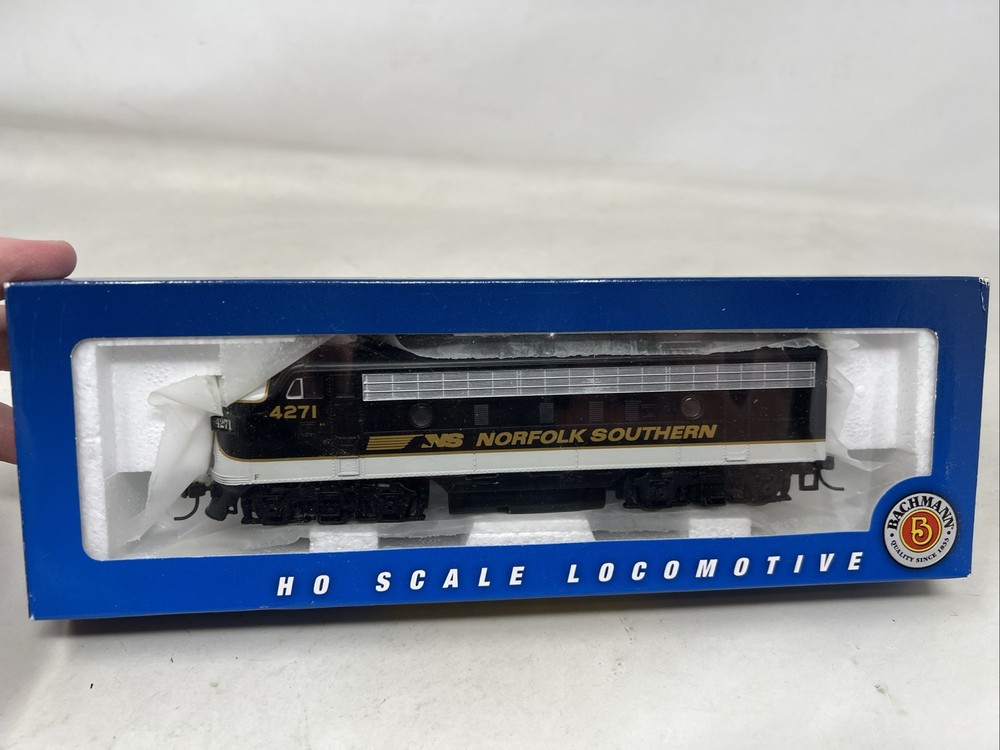Bachmann 63041 HO Norfolk & Southern F7-A Diesel Locomotive #4271