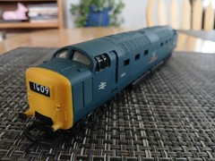 Vintage OO/HO scale Lima Italy Blue Class 55 Deltic Yeomanry Diesel Locomotive