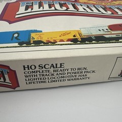 Bachmann EMD F40PH Amtrak Diesel & 3 x 85′ Lighted Fleet Coach Passenger cars
