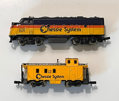 Bachmann N Scale EMD F9 Diesel Locomotive w/Caboose Chessie System #4656