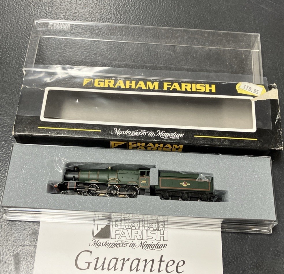 Graham Farish 4-6-0 Hall class Garth Hall No. 372-200 BR Green W/Late Crest