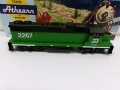 ATHEARN # 4613 ~ BURLINGTON NORTHERN GP38-2 POWERED LOCOMOTIVE # 2267~ HO SCALE