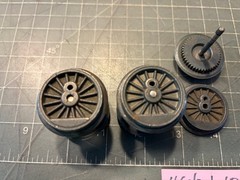 Lionel O Train FOUR LOCOMOTIVE DRIVE WHEEL & AXLE SETS each w/ One Geared Wheel