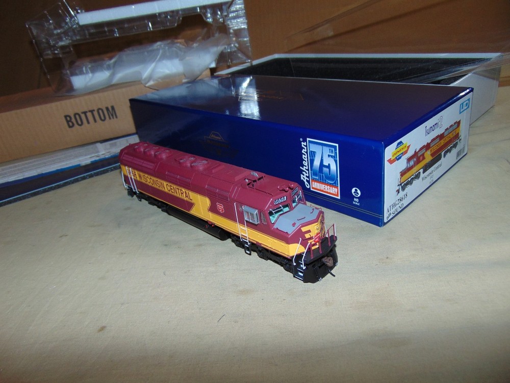 ATHEARN GENESIS HO 28618 WISCONSIN CENTRAL F45 DCC & SOUND -BRAND NEW