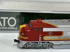 N scale Kato #106-0404 Santa Fe F7 A&B SF Locomotive set NEW Test Ran 3.1.1