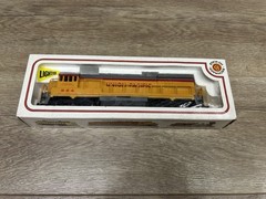 Bachmann HO Union Pacific GE U36B 0625 Diesel Locomotive No. 824 RUNS & LIGHTS