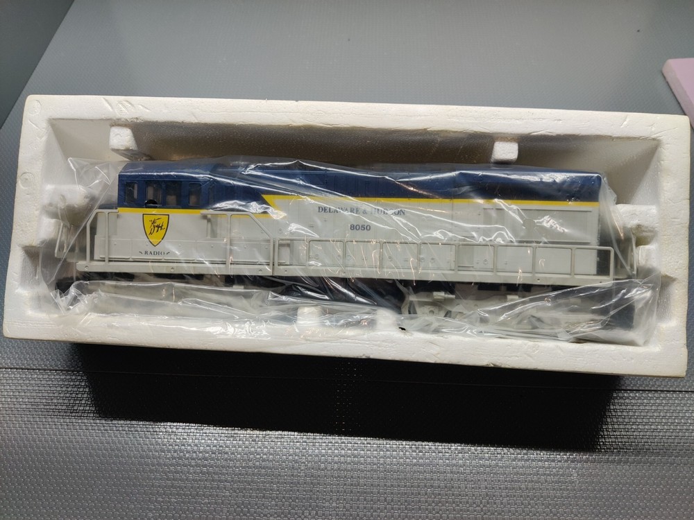 Vintage Lionel #6-8050 Delaware & Hudson U36C Diesel. Metal Trucks/Wheels.