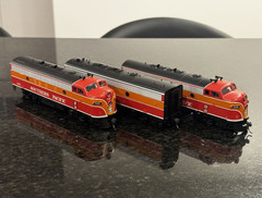 HO Scale Athearn Roundhouse SP F7 Set – RND3202 / RND3203 (DCC Ready)