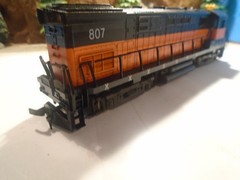 HO BLACK & ORANGE GP 40 DIESEL LOCOMOTIVE No 807, TRACK TESTED 5-85-3-5