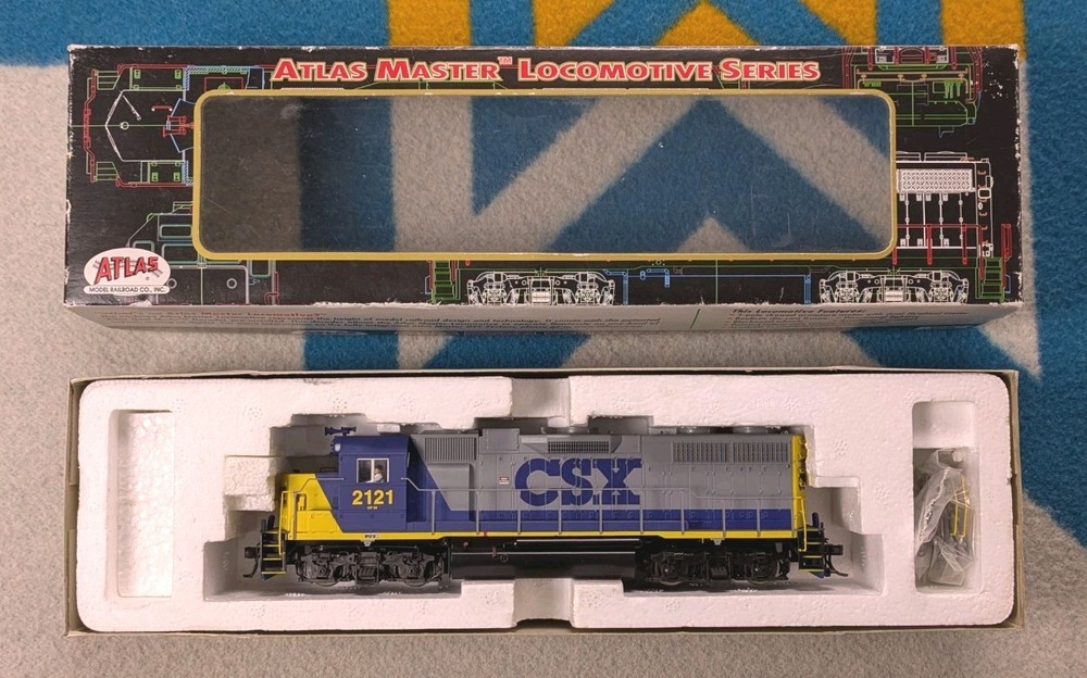 Atlas Master Locomotive Series GP-38 #8968 CSX #2121 EMD Diesel New Open Box