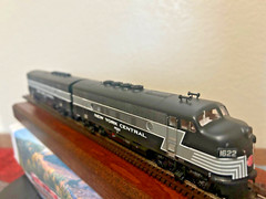 NEW YORK CENTRAL F3A&F3B LOCOS- DCC/SOUND – HO Scale -“GENESIS” NEW RTR OOP