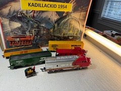 🚂 HO -BACHMANN SANTA FE WARBONNET DIESEL SET & OPERATING GANDY 💥 H3756