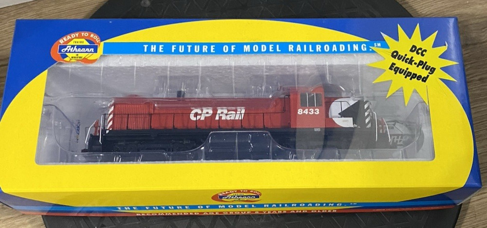 Athearn 94064 Ho CP Rail RS3 Locomotive 8433 DCC Quick Plug Equipped